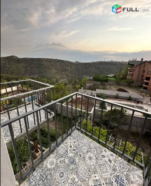 LA11864 Վարձով 4 սենյականոց Մեկ հարկանի տուն Այգեձորի փողոցում կենտրոնում