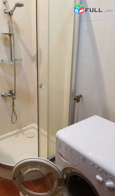 LA01179 Վարձով 3 սենյականոց բնակարան Բայրոնի փողոցում