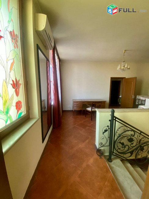  LA01243 Վարձով 4 սենյականոց բնակարան Թումանյան փողոցում