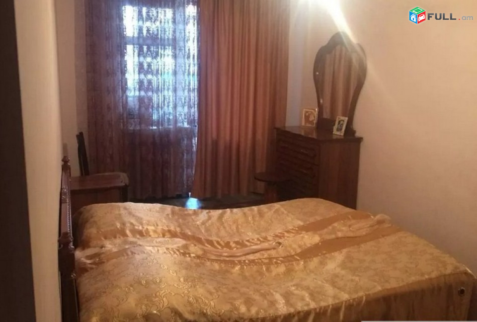 AK4094  բնակարան Արամ Խաչատրյան փողոցում,3 սենյականոց