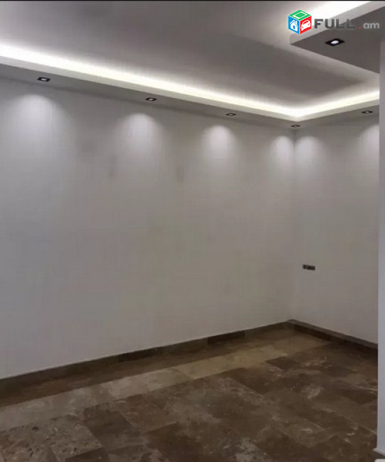 AK4740   Վարձով Գրասենյակային տարածք Հանրապետության փողոցում կենտրոնում, 30 ք.մ.