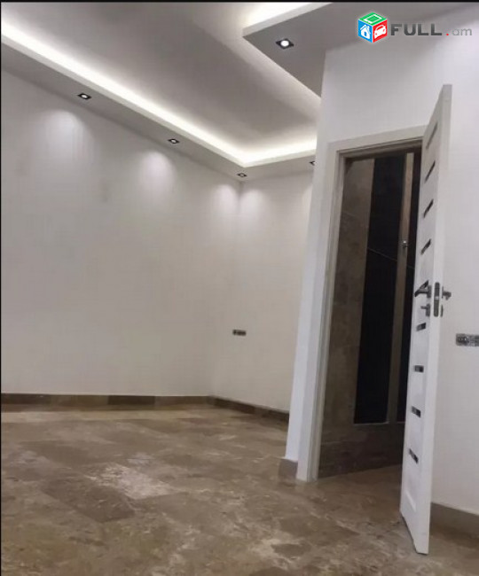 AK4740   Վարձով Գրասենյակային տարածք Հանրապետության փողոցում կենտրոնում, 30 ք.մ.