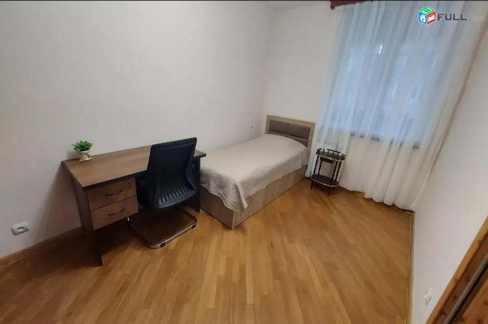AK8044 Վարձով 3 սենյականոց բնակարան  Սայաթ-Նովայի պողոտայում