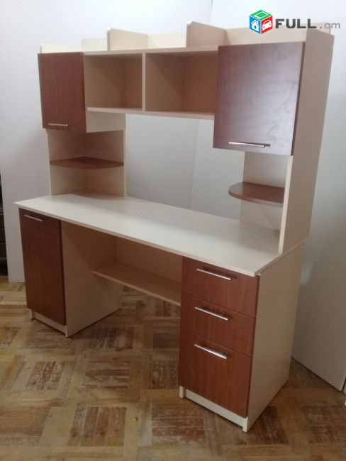 Գրասեղաններ