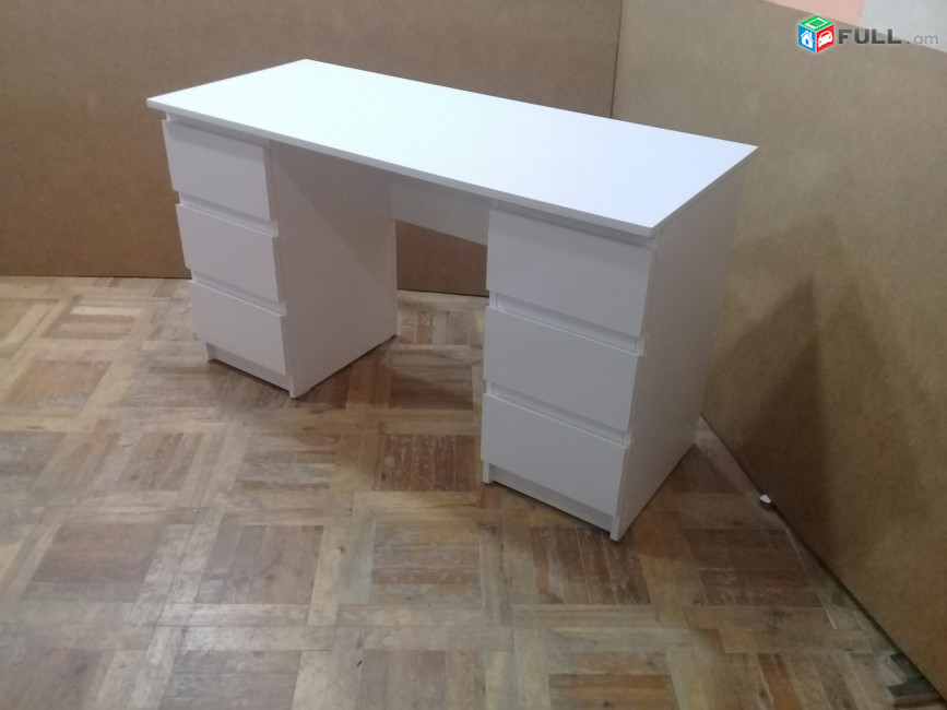 Գրասեղաններ 