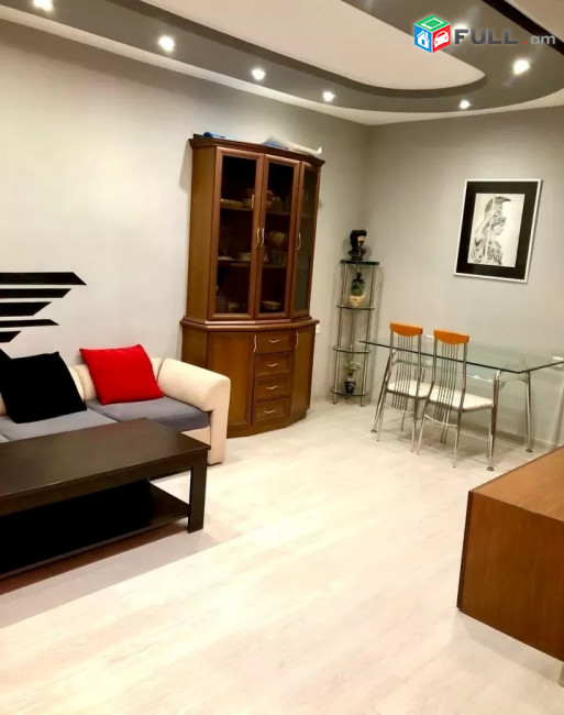 Կոդ LK42  Հանրապետության փողոց  3 սեն. բնակարան 