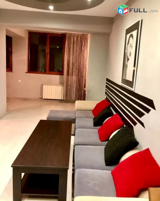 Կոդ LK42  Հանրապետության փողոց  3 սեն. բնակարան 