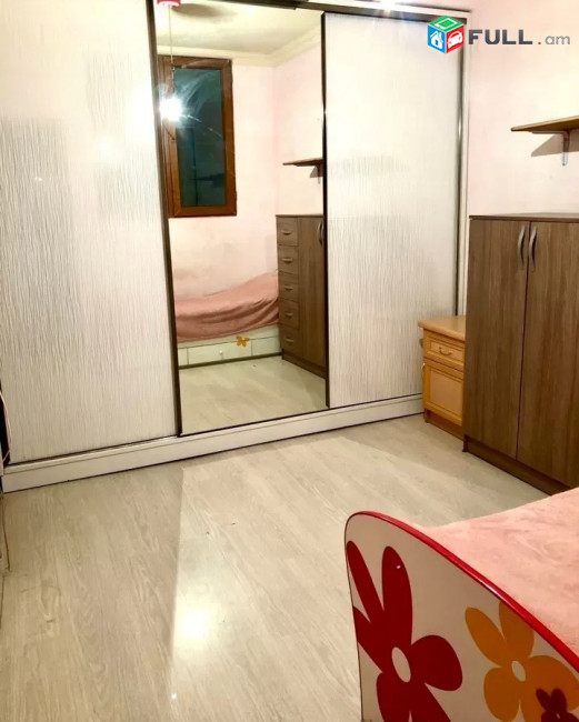 Կոդ LK42  Հանրապետության փողոց  3 սեն. բնակարան 