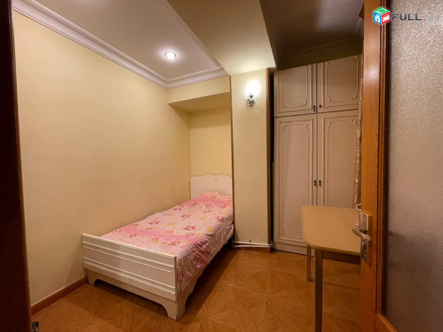 Կոդ 005598  Օրբելի փողոց 3 սեն. բնակարան 
