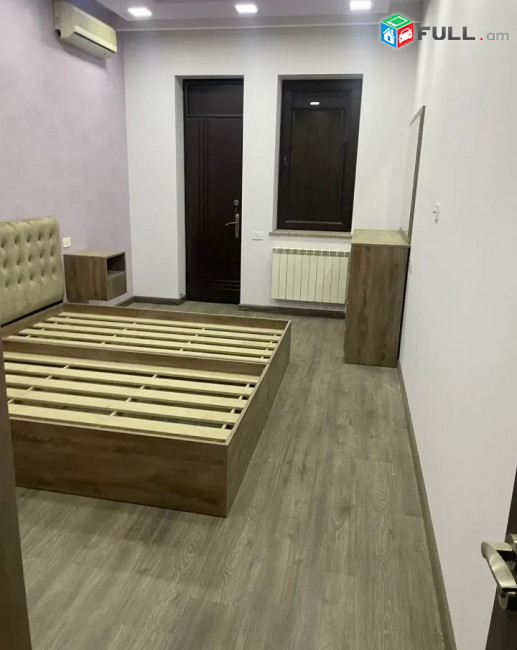 Կոդ 0055326  Երեք հարկանի քարե տուն Վարշավյան փողոցում Քանաքեռ Զեյթունում, 250 ք.մ.