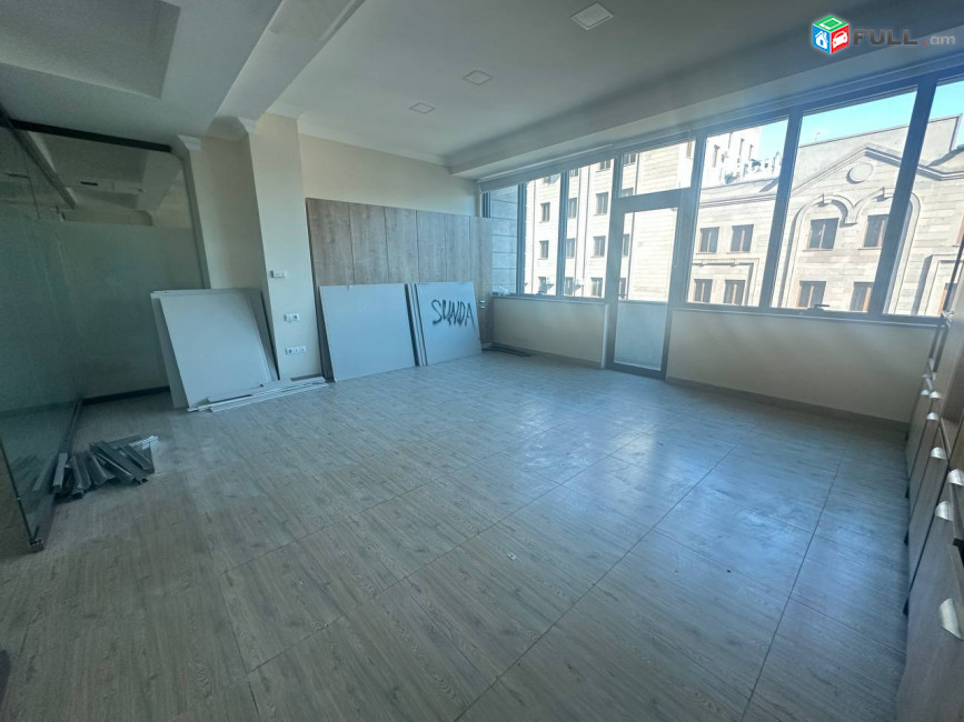Կոդ KM81239  Գրասենյակային տարածք Ամիրյան փողոցում կենտրոնում, 600 քմ