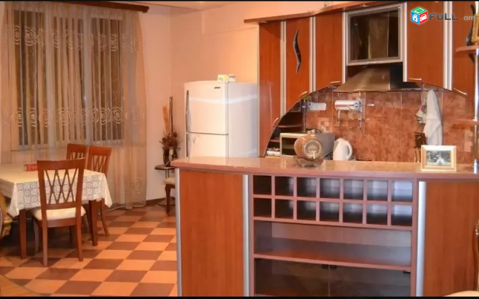 3 սենյականոց բնակարան Պարոնյան փողոցում