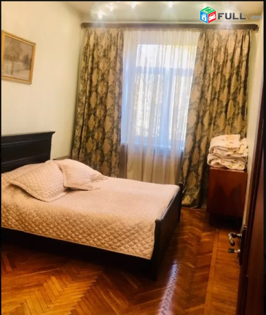4 սենյականոց բնակարան փոքր կենրտրոնում