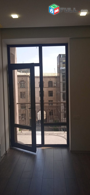 AV0040 Վարձով է տրվում 3 սենյականոց բնակարան Գ. Նժդեհի փողոցում
