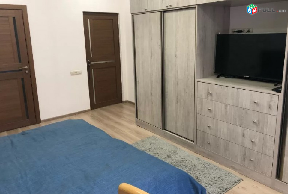 AV0103 Վարձով է տրվում 3 սենյականոց բնակարան Ադոնցի փողոցում