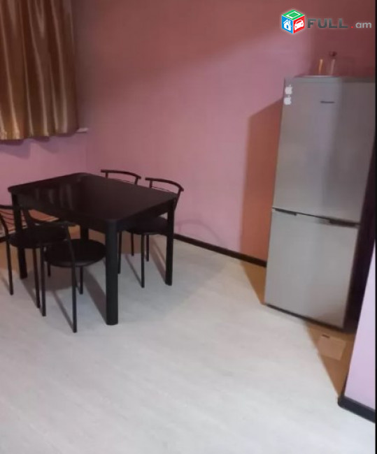 AV0280 Վարձով է տրվում 3 սենյականոց բնակարան Վարդանանց փողոցում