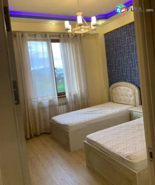 AV0291 Վարձով է տրվում 3 սենյականոց բնակարան Պարույր Սևակի փողոցում,նորակառույց
