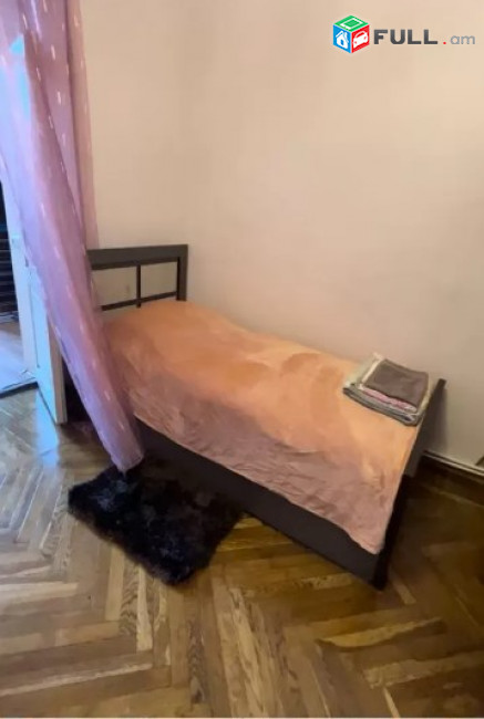 AV0540 Վարձով է տրվում 4 սենյականոց բնակարան Մոսկովյան փողոցում