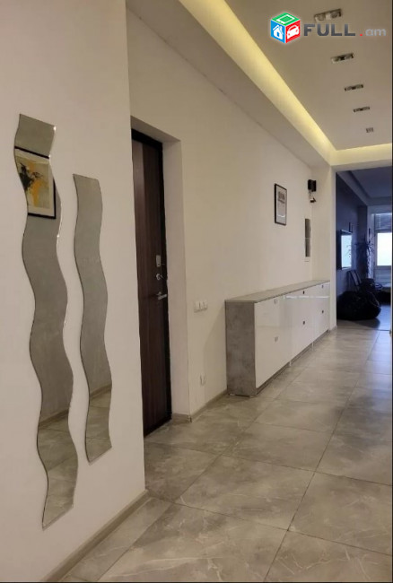 AV0738 Վարձով է տրվում 3 սենյականոց բնակարան Վերին Անտառային փողոցում