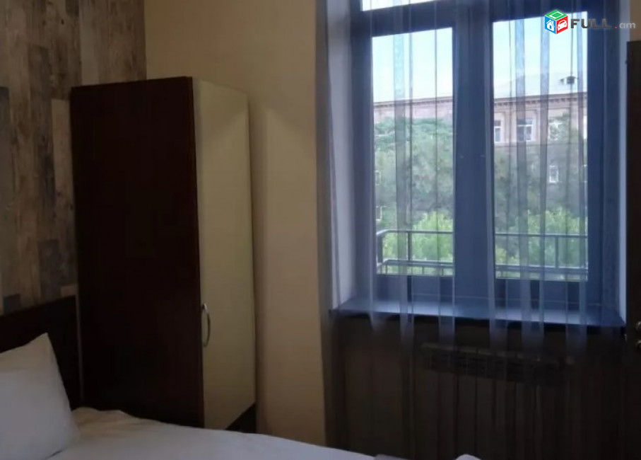 AV0556 Վարձով է տրվում 2 սենյականոց բնակարան Հանրապետության փողոցում