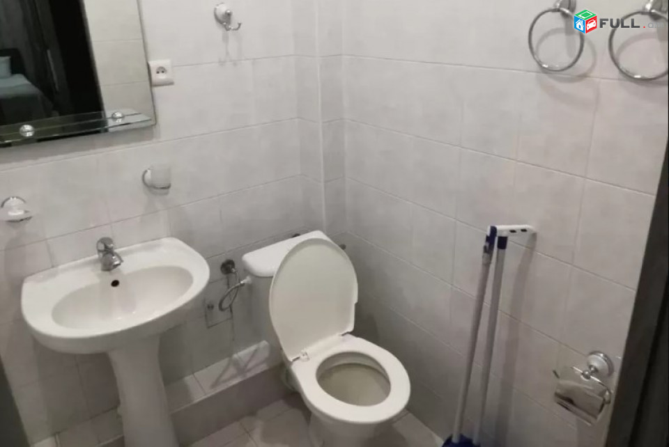 AV0556 Վարձով է տրվում 2 սենյականոց բնակարան Հանրապետության փողոցում