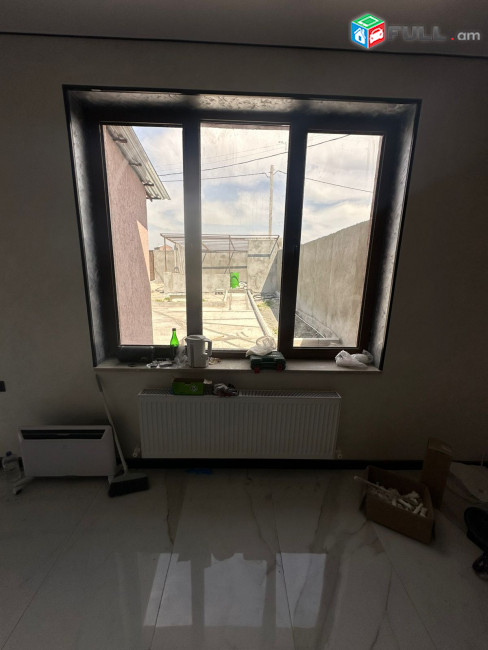 ԿՕԴ 8295 / ԶՈՎՈՒՆԻ 