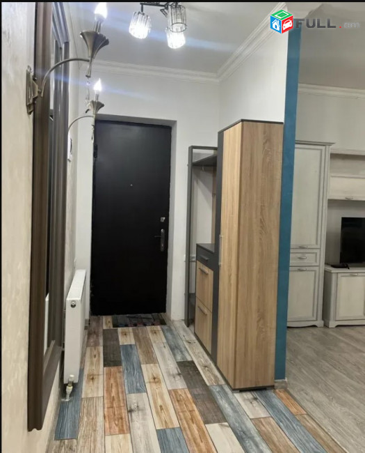 IN0063  Վարձով 3 սենյականոց բնակարան  Եղիշե Չարենցի փողոցում