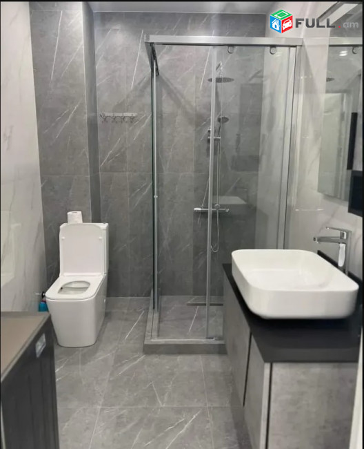 IN0076  Վարձով 3 սենյականոց բնակարան նորակառույց շենքում Արամ Խաչատրյանի փողոցում
