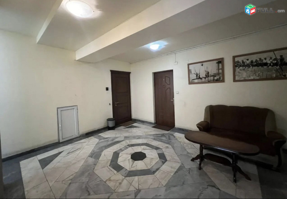 IN0457 Վարձով 3 սենյականոց բնակարան նորակառույց շենքում Սարմենի փողոցում