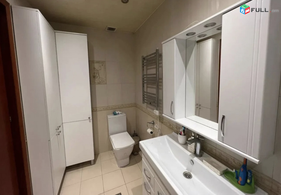 IN0457 Վարձով 3 սենյականոց բնակարան նորակառույց շենքում Սարմենի փողոցում