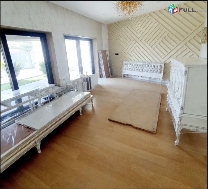 IN0633  Չորս հարկանի քարե տուն Ձորափի փողոցում կենտրոնում, 570 քմ, 3+ սանհանգույց, կապիտալ վերանորոգված