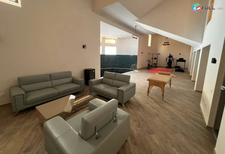 IN0670  Երեք հարկանի քարե տուն Ծարավ աղբյուրի փողոցում Ավանում
