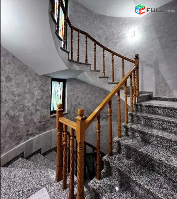 IN0677  Չորս հարկանի քարե տուն Արմեն Տիգրանյանի փողոցում Քանաքեռ Զեյթունում