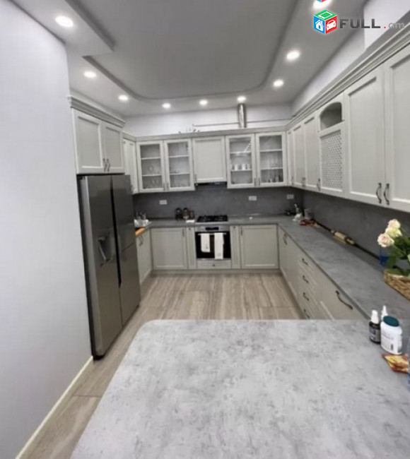 IN0696  Ընդարձակ 3 սենյականոց բնակարան նորակառույց շենքում Արամի փողոցում