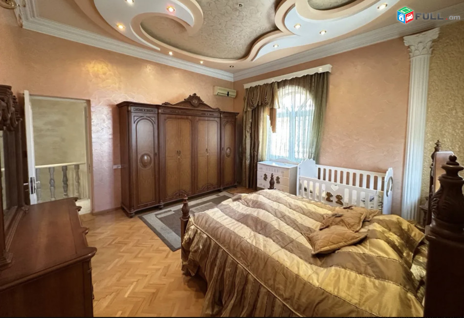 IN0706  Երկու հարկանի քարե տուն Ադանայի փողոցում կենտրոնում, 300 քմ, 2 սանհանգույց, եվրովերանորոգված