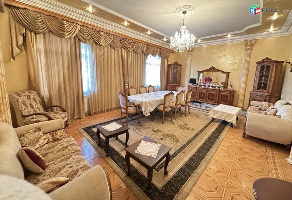 IN0706  Երկու հարկանի քարե տուն Ադանայի փողոցում կենտրոնում, 300 քմ, 2 սանհանգույց, եվրովերանորոգված