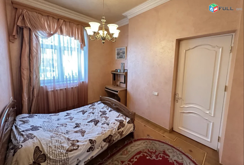 IN0706  Երկու հարկանի քարե տուն Ադանայի փողոցում կենտրոնում, 300 քմ, 2 սանհանգույց, եվրովերանորոգված