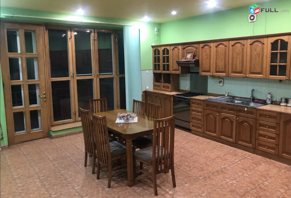 IN0708  Երկու հարկանի քարե տուն Թավրիզյան փողոցում, 380 քմ, 2 սանհանգույց, եվրովերանորոգված