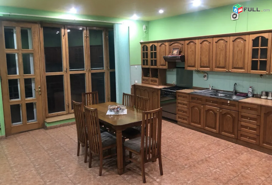 IN0708  Երկու հարկանի քարե տուն Թավրիզյան փողոցում, 380 քմ, 2 սանհանգույց, եվրովերանորոգված