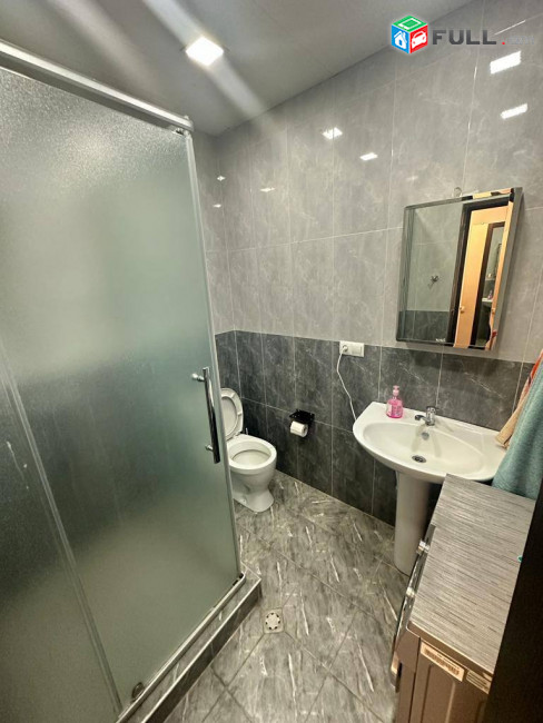 2-комн. квартира в новостройке на ул. Никогаоса Адонца, 48 кв.м., высокие потолки