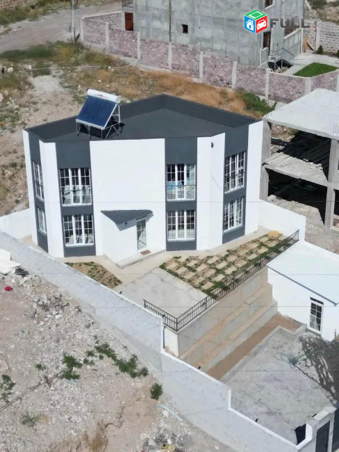 Երկու հարկանի քարե տուն Ծաղկունք 3-րդ փողոցում