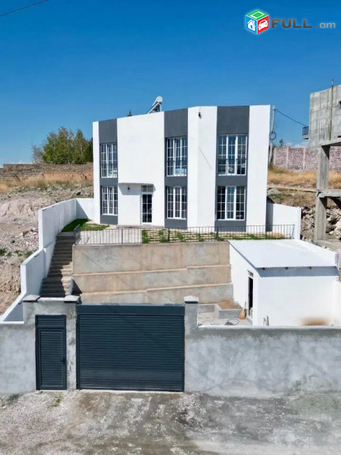 Երկու հարկանի քարե տուն Ծաղկունք 3-րդ փողոցում