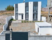 Երկու հարկանի քարե տուն Ծաղկունք 3-րդ փողոցում