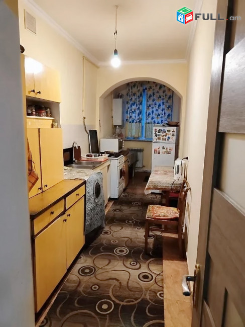 4 Սենյականոց Բնակարան Քարե Շենքում, 92քմ, 1/5 հարկ, Կոսմետիկ Վերանորոգված
