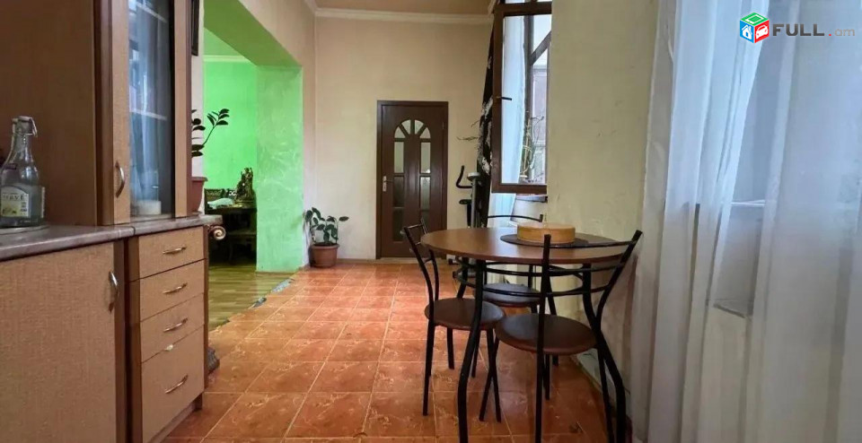 4 Սենյականոց Բնակարան Քարե Շենքում, 80քմ, 3/5 հարկ, Կապիտալ Վերանորոգված