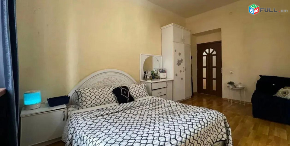 4 Սենյականոց Բնակարան Քարե Շենքում, 80քմ, 3/5 հարկ, Կապիտալ Վերանորոգված