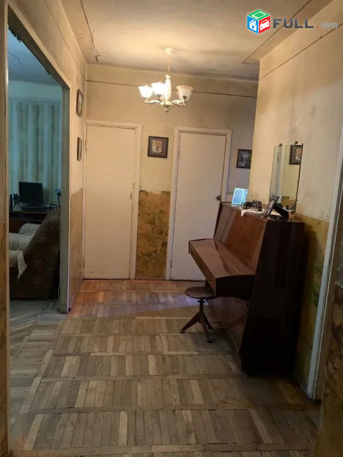 3 Սենյականոց Բնակարան Քարե Շենքում, 93քմ, 2/5 հարկ, Նորմալ Վիճակում