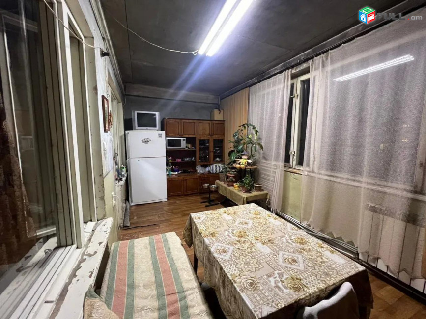 3 Սենյականոց Բնակարան Քարե Շենքում, 93քմ, 2/5 հարկ, Նորմալ Վիճակում
