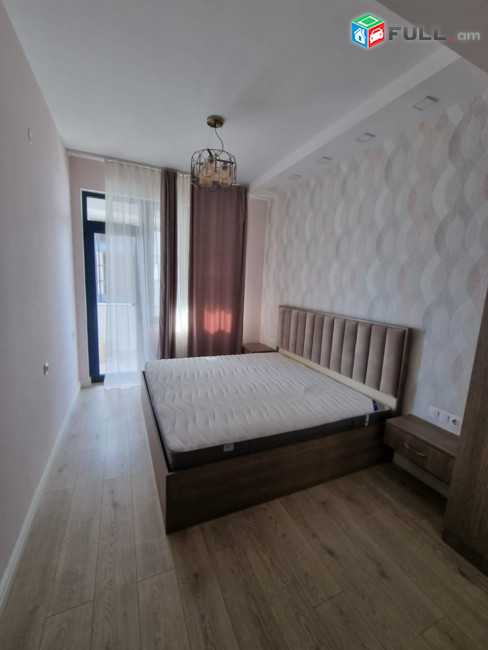 A0002-142/ Վարձով 3 սենյականոց բնակարան Կենտրոնում