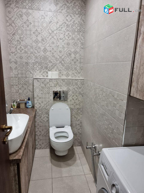 A0002-142/ Վարձով 3 սենյականոց բնակարան Կենտրոնում